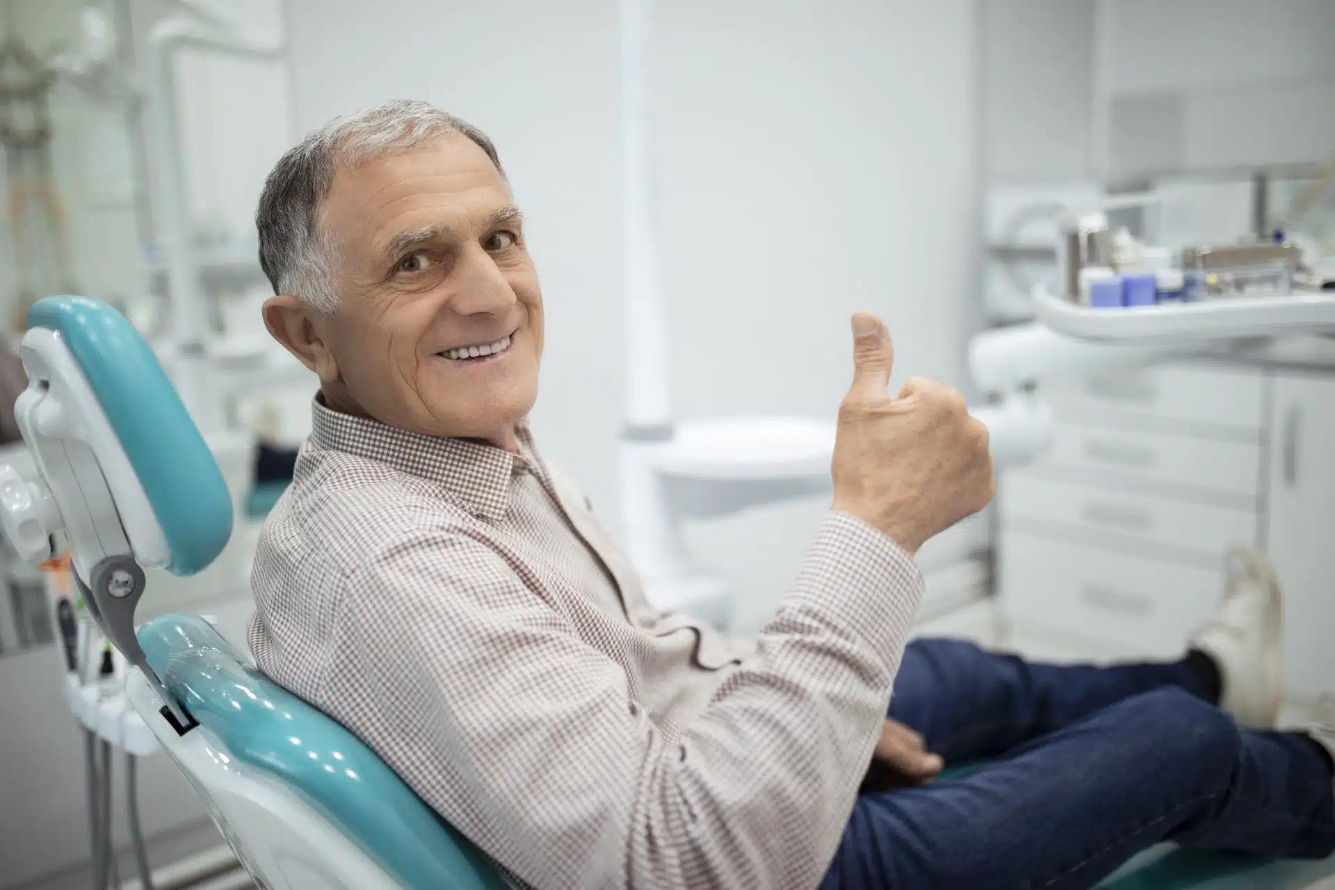 Our team can provide a full arch of dental implants to replace an entire arch of missing teeth, restoring your functional and aesthetic smile.